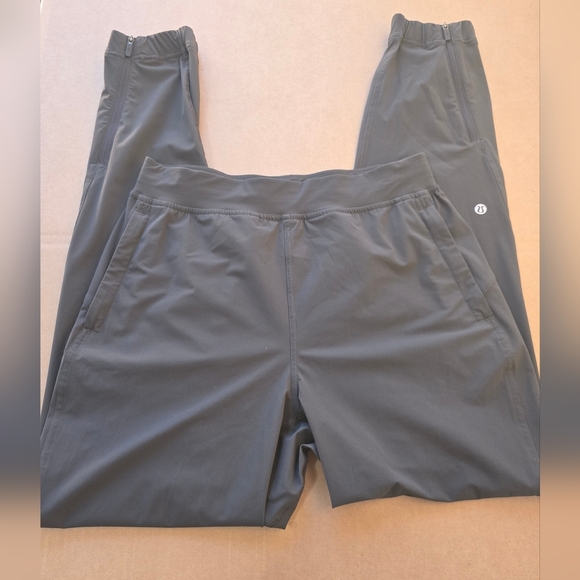 Men's Sleek Black Joggers Lululemon - Picture 8 of 10